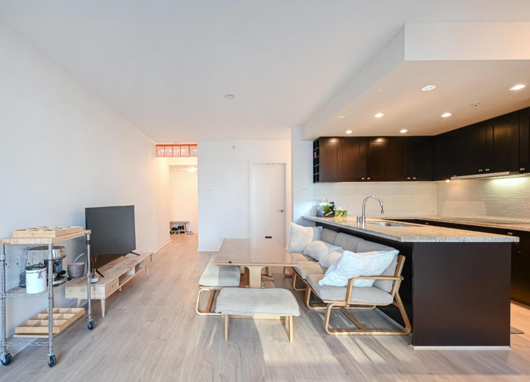 821 Cambie Street - 802